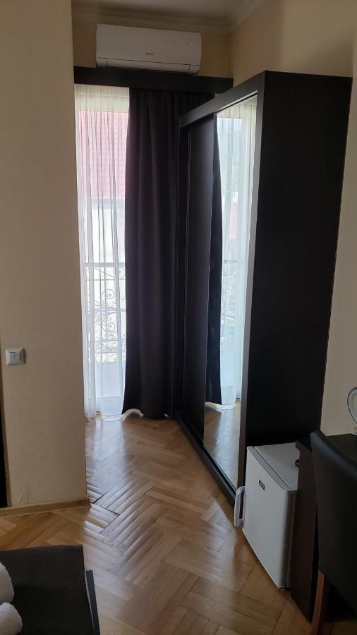 Family Guest House Tbilisi Ngoại thất bức ảnh