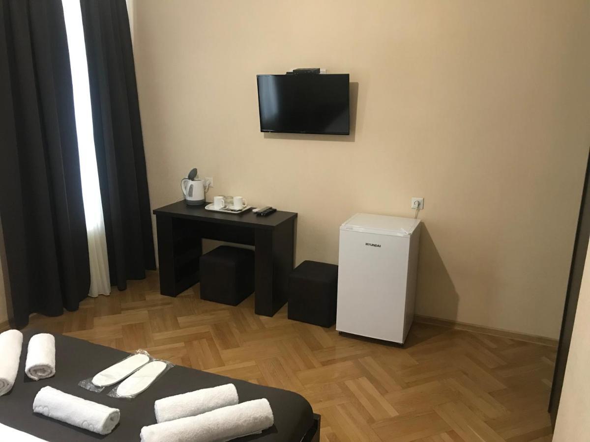 Family Guest House Tbilisi Ngoại thất bức ảnh