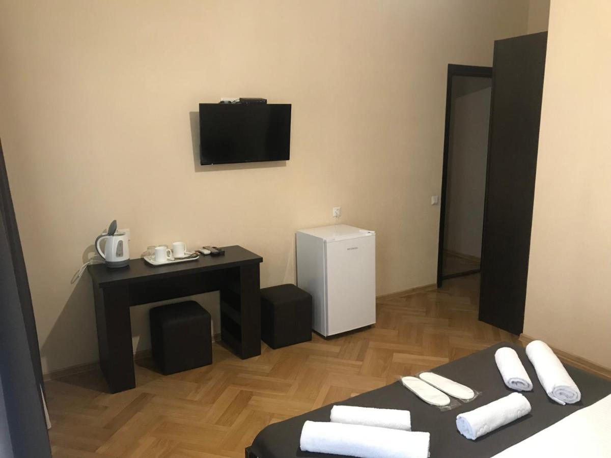 Family Guest House Tbilisi Ngoại thất bức ảnh