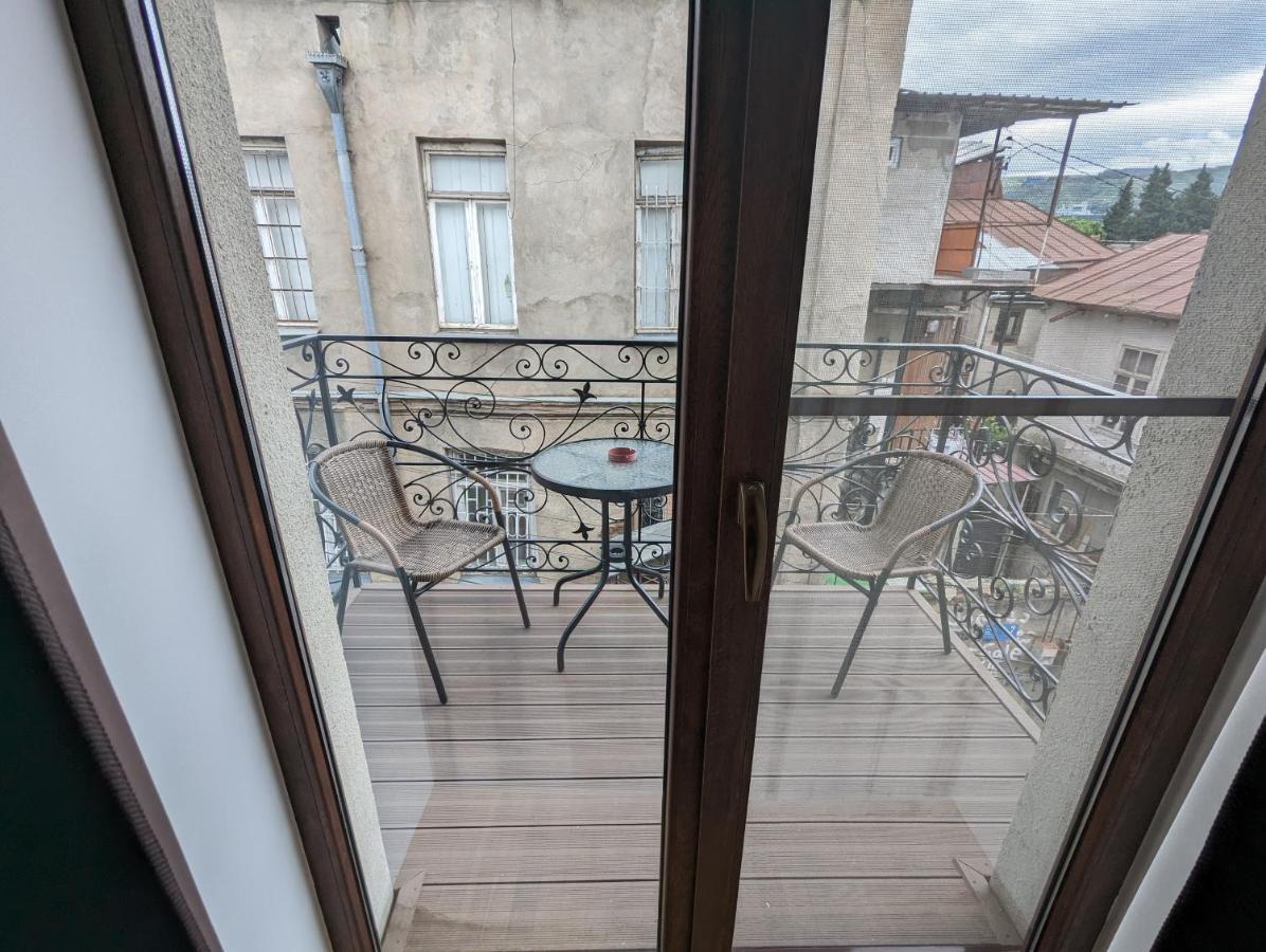 Family Guest House Tbilisi Ngoại thất bức ảnh