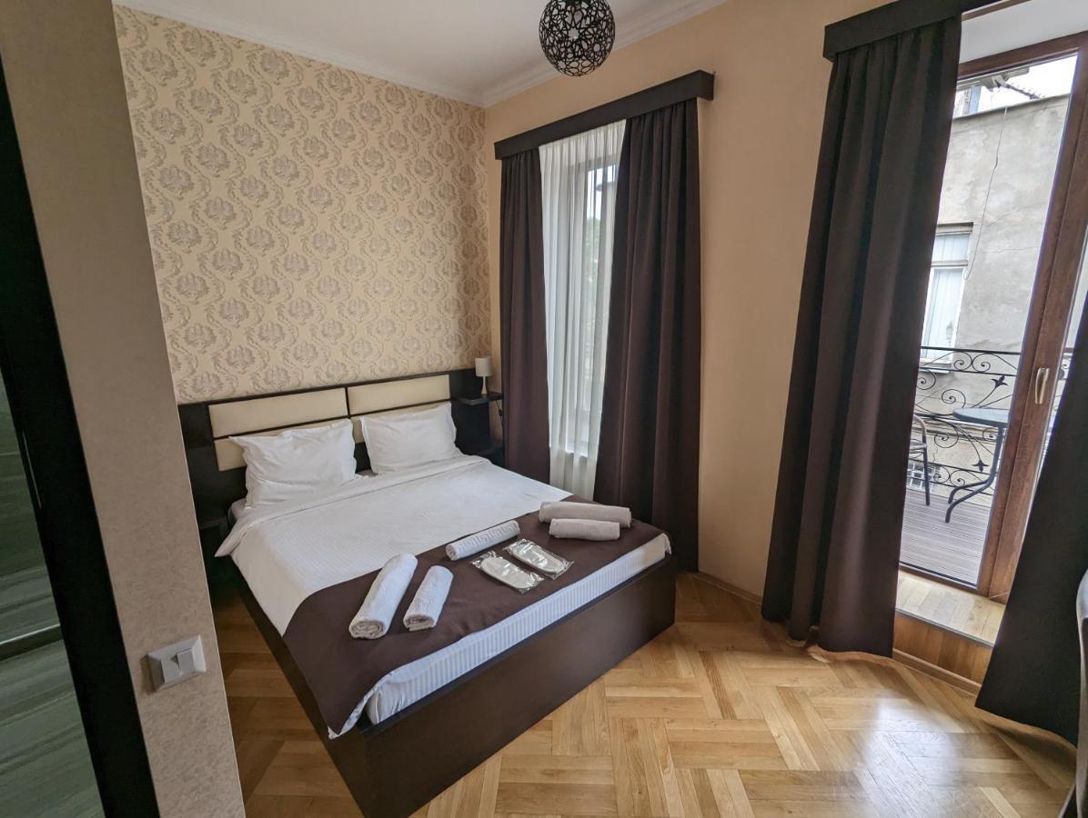 Family Guest House Tbilisi Ngoại thất bức ảnh